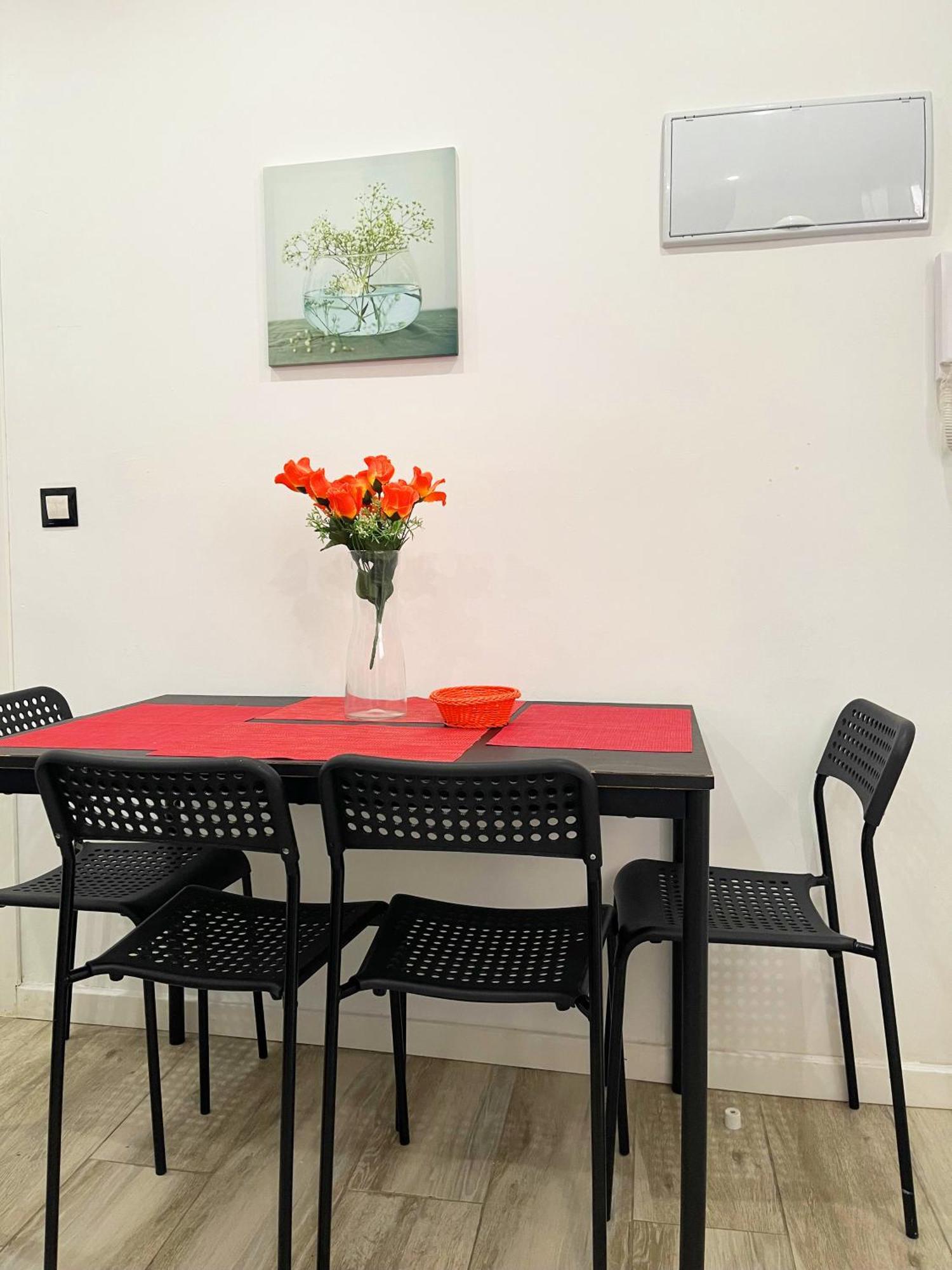 Apartments Near Metro Мадрид Экстерьер фото