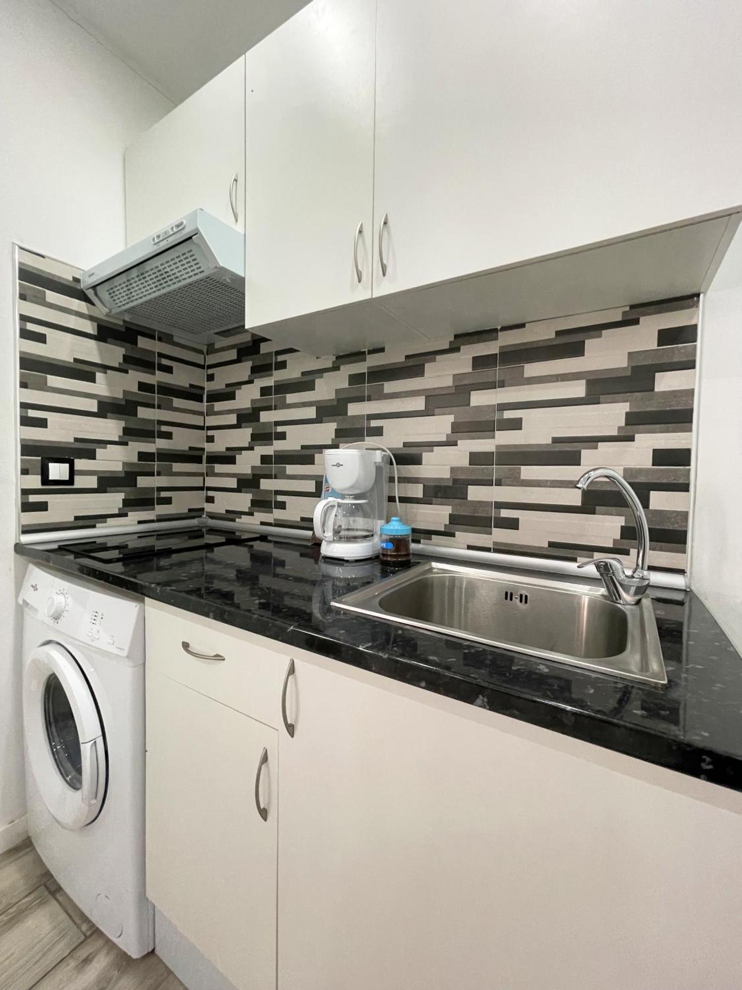 Apartments Near Metro Мадрид Экстерьер фото